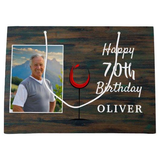 Rustiek Hout Rode Wijn Glas 70e Verjaardag Foto Groot Cadeauzakje (Voorkant)