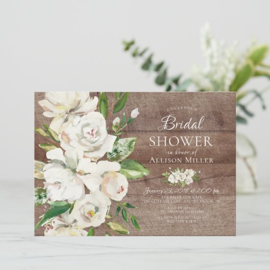 Rustiek hout wit bloemenbruids douche uitnodiginge kaart (Staand voorkant)