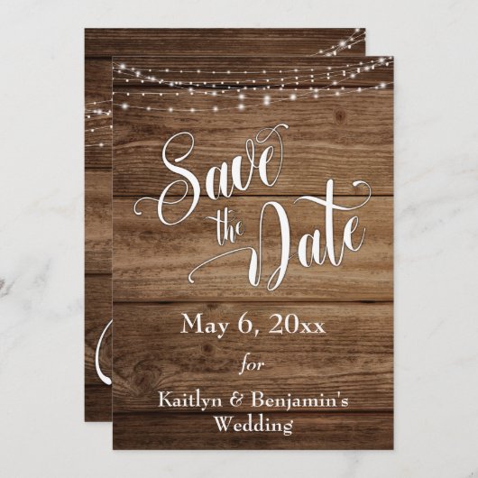 Rustiek hout, witte lichten en uitgewerkte lettert save the date (Voorkant / Achterkant)