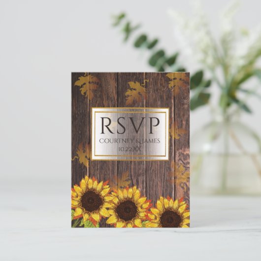 Rustiek hout & Zonnebloem | Herfst bruiloft RSVP Briefkaart (Staand voorkant)