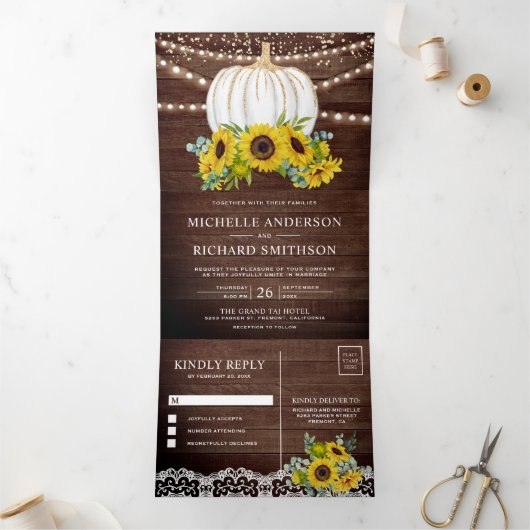 Rustiek hout zonnebloemen witte pompoen herfst bru drieluik uitnodiging (Binnen)