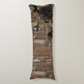 Rustiek houten eland body kussen (Voorkant Verticaal)