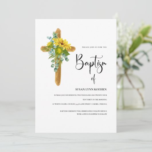 Rustiek houten kruis met zonnebloemen doop kaart (Staand voorkant)