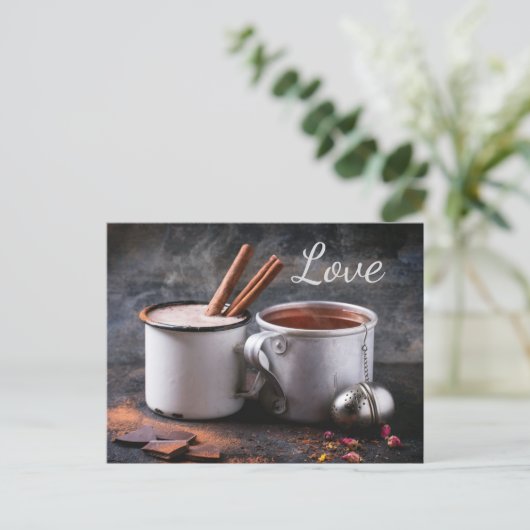 Rustiek kopje thee en hete chocolade paar verliefd briefkaart (Staand voorkant)