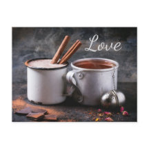 Rustiek kopje thee en hete chocolade paar verliefd