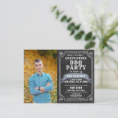 Rustiek krijtbord Afstuderen BBQ Party Invitation Briefkaart (Staand voorkant)