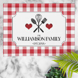 Rustiek Land Keuken Familienaam Theedoek<br><div class="desc">Een charmant,  rustiek landelijk keukenontwerp met een klassiek rood gingham plaid patroon en een gepersonaliseerd label. Een geweldig cadeau-idee voor verjaardags,  housewarming of gewoon om!</div>