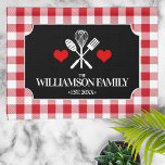 Rustiek Land Keuken Familienaam Theedoek<br><div class="desc">Een charmant,  rustiek landelijk keukenontwerp met een klassiek rood gingham plaid patroon en een gepersonaliseerd label. Een geweldig cadeau-idee voor verjaardags,  housewarming of gewoon om!</div>