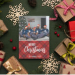 Rustiek Land Plaid Vrolijk Kerstfeest Familie Foto Feestdagenkaart<br><div class="desc">Leuk en feestelijk, deze fotokaarten zijn de beste manier om warme wensen te sturen dit vakantieseizoen. Het ontwerp heeft een rood, wit en zwart flanelpatroon op de voorkant met de tekst "Vrolijk kerstfeest" dat kan worden gewijzigd en een plek om uw familienaam en het jaar te zetten. De rug is...</div>
