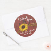 Rustiek Land Schuur Hout en Zonnebloemen Ronde Sticker (Envelop)