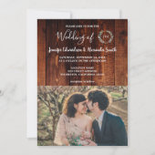 Rustiek land schuur hout monogrammed foto Bruiloft Kaart (Voorkant)