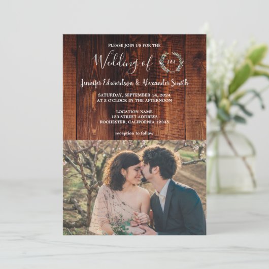 Rustiek land schuur hout monogrammed foto Bruiloft Kaart (Staand voorkant)