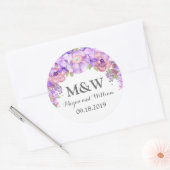 Rustiek Lila Paarse Bloemen Monogram Bruiloft Labe Ronde Sticker (Envelop)
