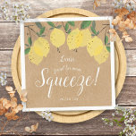 Rustiek Main Squeeze Lemons Vrijgezellenfeest Servet<br><div class="desc">Met citroengroen kan deze elegante papieren servet van botanisch vrijgezellenfeest worden gepersonaliseerd met uw speciale vrijgezellenfeesten details op een rustieke kraftachtergrond. Ontworpen door Thisnotme©</div>