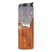 Rustiek metaal:  ijzeren textuur. thermosbeker (Gedraaid links)