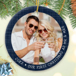 Rustiek Navy Blue Lijst Foto Mr. en Mrs. Christmas Keramisch Ornament<br><div class="desc">Rustic navy blue 2 sjabloon voor kerstversiering met namen en jaar of andere tekst. Het is een perfecte wens voor de nieuwe kranten en hun families om de eerste kerst te herinneren als Mr. en Mrs. zich gemakkelijk aan te passen met je familienaam en het jaar. prettige feestdagen!</div>