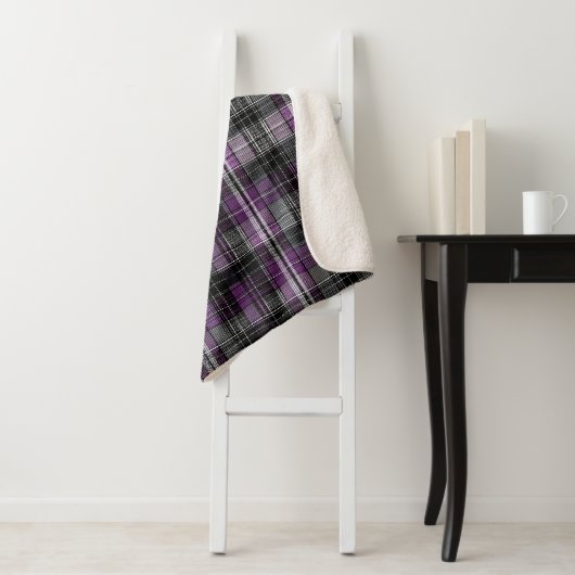 Rustiek paarse zwarte tartan patroon sherpa deken (In situ)