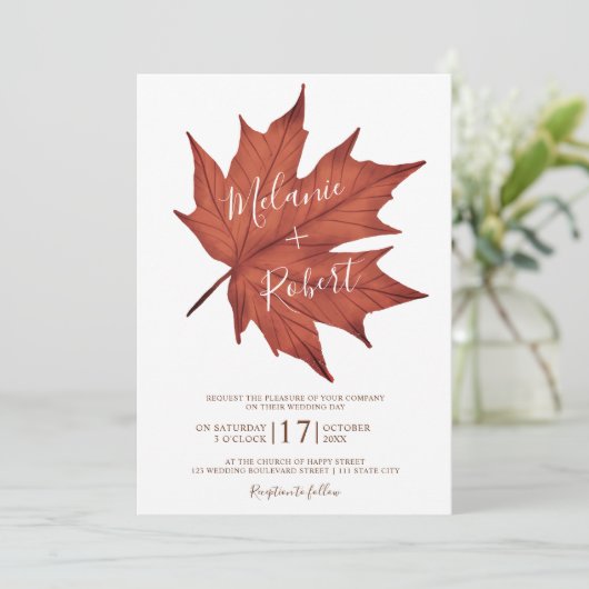 Rustiek rood bruin esdoornblad eenvoudig bruiloft  kaart (Staand voorkant)