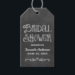 Rustiek Script Chalkboard bruiloft Vrijgezellenfee Cadeaulabel<br><div class="desc">Charmante krijtbord kartonnen gunsttags hebben "Vrijgezellenfeest" met een aangepast bruidsmonogram en evenementdatum in handgeschreven lettertypen met een hart- en scrolldesignaccent die een wit krijt uiterlijk hebben. De achtergrond heeft een rustieke zwarte raad geweven verschijning.</div>