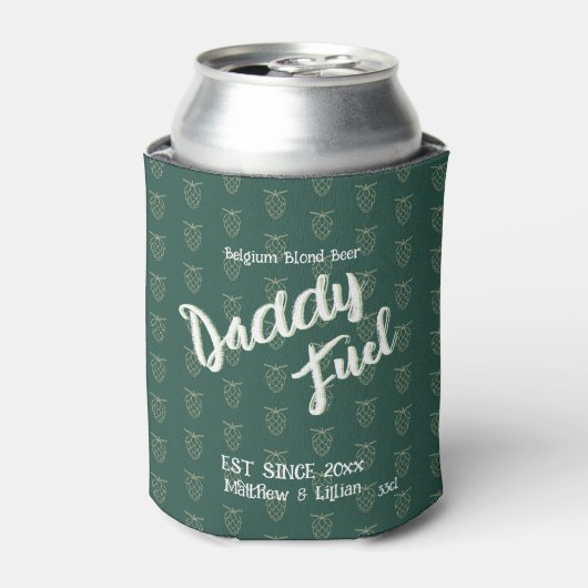 Rustiek script "Daddy Fuel" groen patroon hop Blikjeskoeler (Blikje Voorkant)