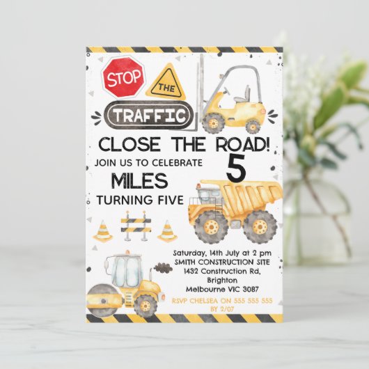 Rustiek Sluit de weg constructie verjaardag Kaart (Staand voorkant)