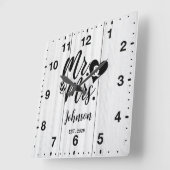 Rustiek Wit houten Elegant Script Mr & Mrs. Vierkante Klok (Hoek)