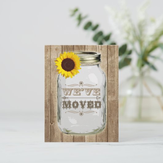 Rustieke adreswijziging Mason Jar Sunflower Aankondigingskaart (Staand voorkant)
