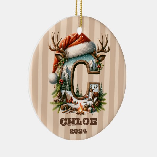 Rustieke Adventure Letter C Santa Hat en kampvuur Keramisch Ornament (Rechts)