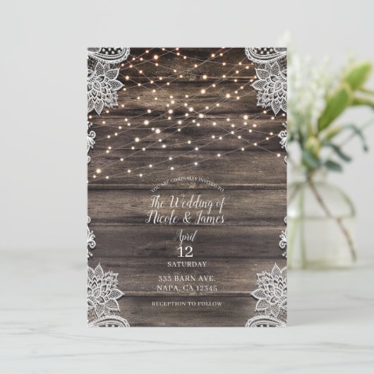 Rustieke Ash Bruin Hout Kant String Lights Wedding Kaart (Staand voorkant)