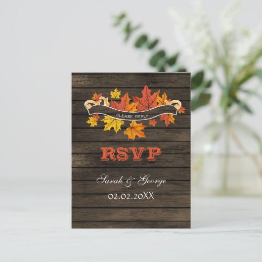 Rustieke Barnwood herfst bruiloft RSVP Uitnodiging Briefkaart (Staand voorkant)
