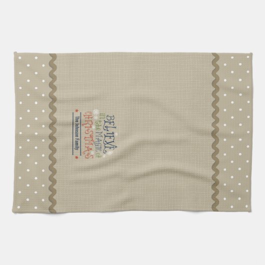 Rustieke Beige Polka Dot Christmas Monogrammed Theedoek (Horizontaal)
