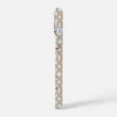 Rustieke Beige Tralielis Monogram iPhone 15 Case (Linkerkant)