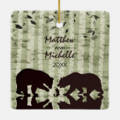 Rustieke Beren, Berkenbomen 1e Kerstmis Mr. & Mrs Keramisch Ornament (Achterkant)