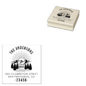 Rustieke berg, pijnbomen en zon retouradres rubberstempel (Gestempeld)