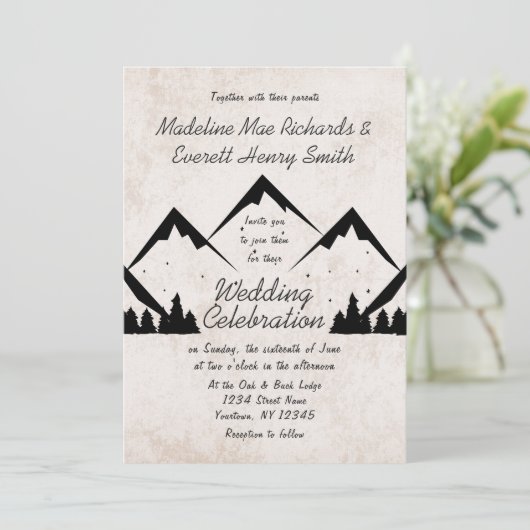 Rustieke bergen en dennenbomen bruiloft uitnodigin kaart (Staand voorkant)