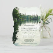 Rustieke bergmeer reflectie bruiloft uitnodiging (Staand voorkant)