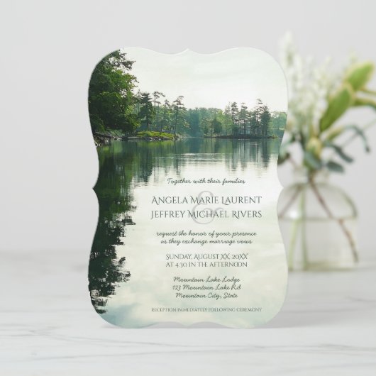 Rustieke bergmeer reflectie bruiloft uitnodiging (Staand voorkant)