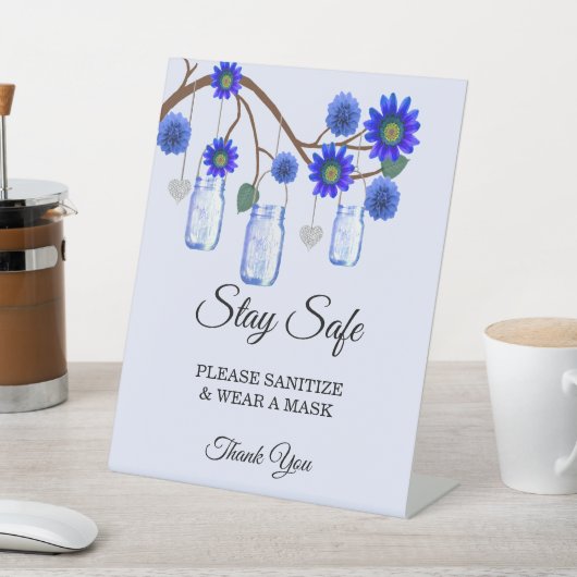 Rustieke Blauwe Bloemen Mason Jar Bruiloft Veiligh Reclamebord Met Voetstuk (Insitu)