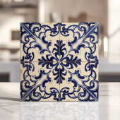 Rustieke blauwe en witte majolica tegeltje