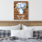 Rustieke blauwe hortensia gieter gepersonaliseerd canvas afdruk (Insitu (Slaapkamer))