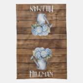 Rustieke blauwe hortensia gieter gepersonaliseerd theedoek (Verticaal)