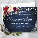 Rustieke Blauwe Houten Lichten Kant Bloemen Save t Aankondigingskaart<br><div class="desc">Rustieke Blauwe Houten Strijklichten Kant Waterverf Bourgondische Bloemen Save the Date Briefkaart - Gedrukt Terug</div>