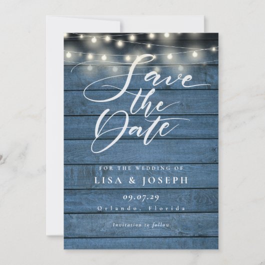Rustieke blauwe houten slingerlichtjes script brui save the date (Voorkant)