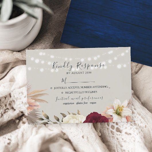 Rustieke bloemen bruiloft RSVP kaart lichten