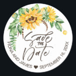 Rustieke bloemenzonnebloem trouwkaart Save The Dat Ronde Sticker<br><div class="desc">Save the date sticker met rustieke boerderijboeket van zonnebloemen,  script en moderne typografie.</div>