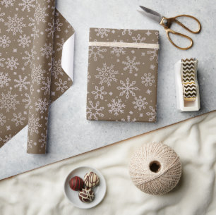 Rustieke boerderij bruine sneeuwvlok cadeaupapier