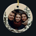 Rustieke Boerderij Country Christmas Keramisch Ornament<br><div class="desc">Een rustieke waterverf schuur en groenblijvende boompjes maken deze kerstversieringen perfect voor boerenliefhebbers en landliefhebbers. Gemakkelijk aanpassen om een speciaal cadeau te maken deze kerst.</div>