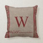 Rustieke boerderij gestreept met burlap monogram kussen<br><div class="desc">Landelijke boerderij gestreepte burlap monogram Burgundy gestreepte stof. Kussen wordt gepersonaliseerd met uw monogram en naam. Kussen is een zeer attent cadeau dat jarenlang gekoesterd wordt. Onze hoogwaardige sjabloon maakt het eenvoudig om uw kussen aan te passen. Als u dit verder wilt aanpassen, gebruik dan de link "verder aanpassen". Kussen...</div>
