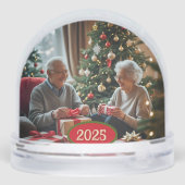 Rustieke boerderij rode vrachtwagen op hout sneeuwbol (Achterkant)