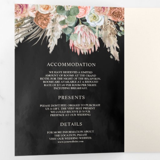 Rustieke Boho aardse bloemige pampas zwart bruilof Drieluik Uitnodiging (Binnenzijde eerst)